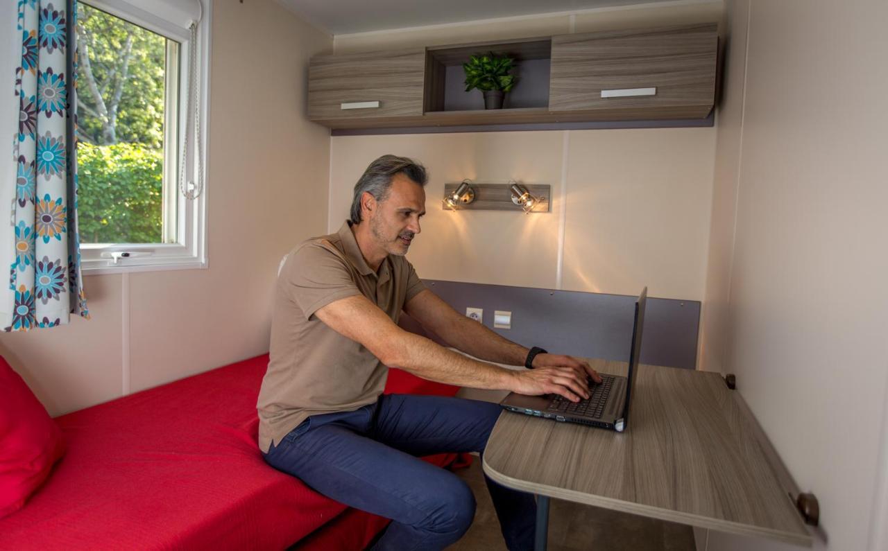 Camping Marina Plage Vitrolles  Exterior photo