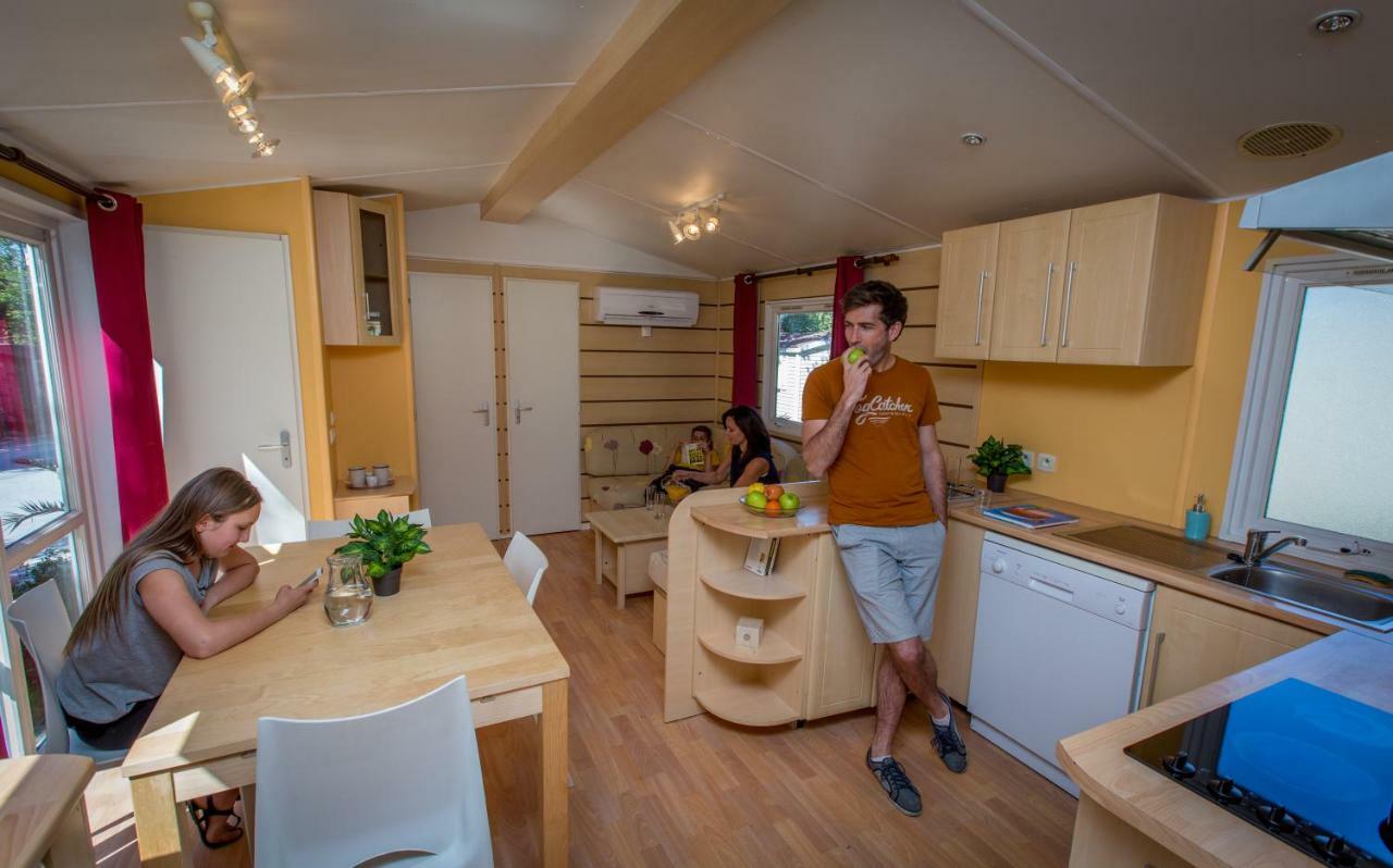 Camping Marina Plage Vitrolles  Exterior photo